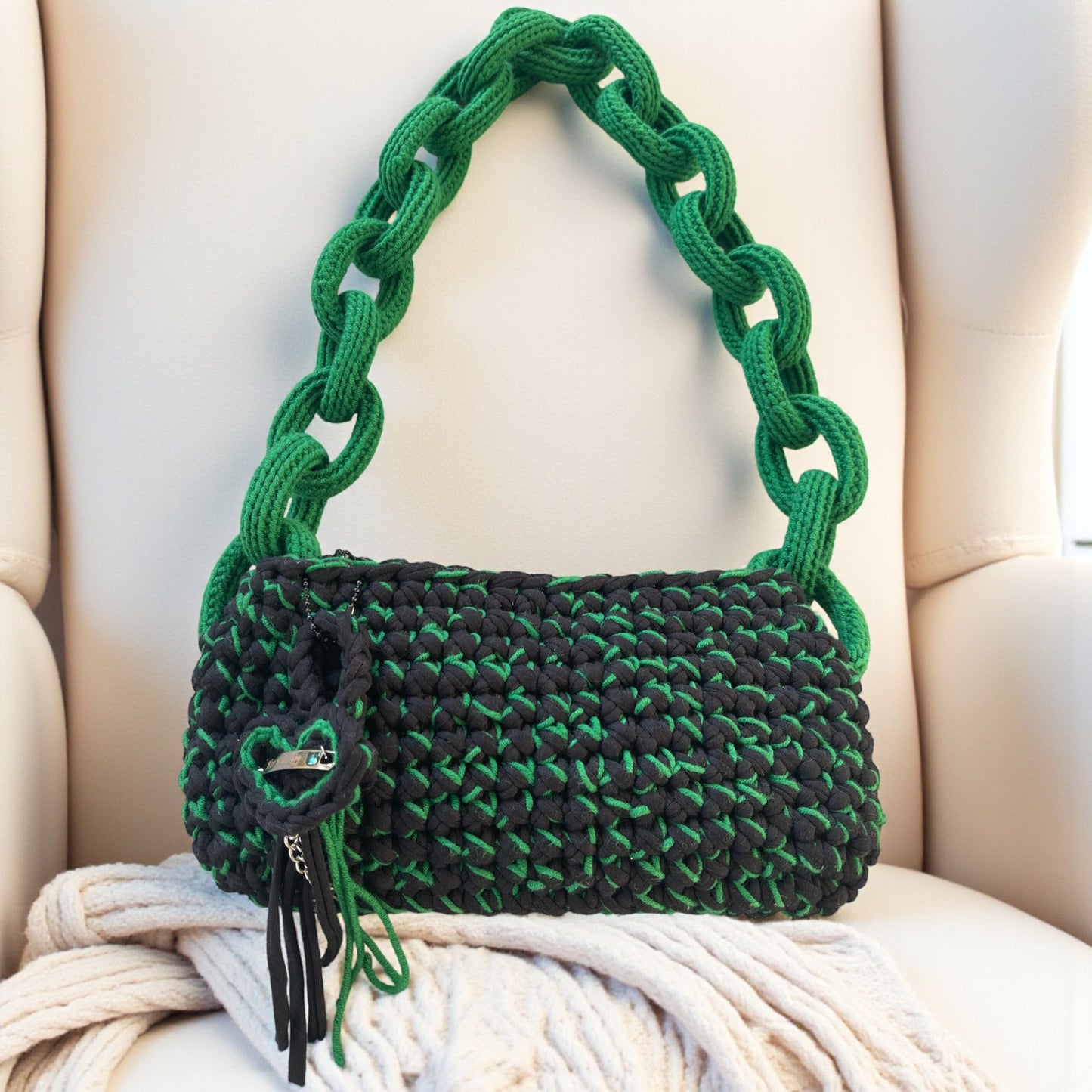Handmade Crochet Chain Shoulder Bag – Modern Trendy Style with Secure Zipper Closure