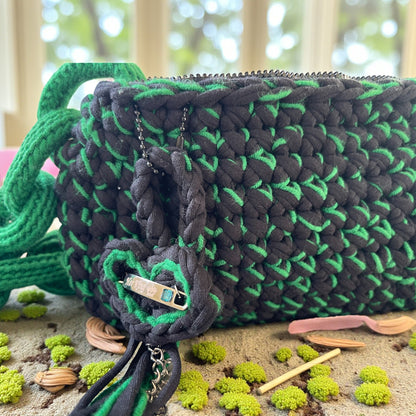 Handmade Crochet Chain Shoulder Bag – Modern Trendy Style with Secure Zipper Closure