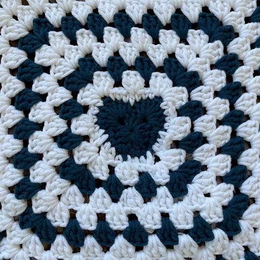 Handmade Teal Crochet Granny Square Tote Bag with Heart Center – Retro Cotton Shoulder Bag