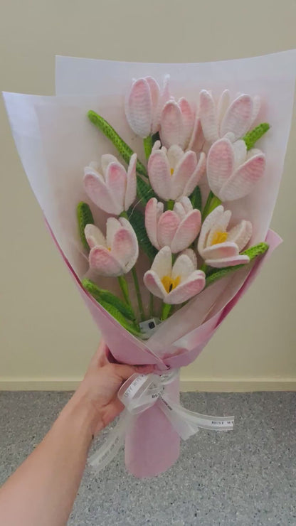 Handmade Crochet Tulip Bouquet – Soft Pink, Elegant & Light-Up
